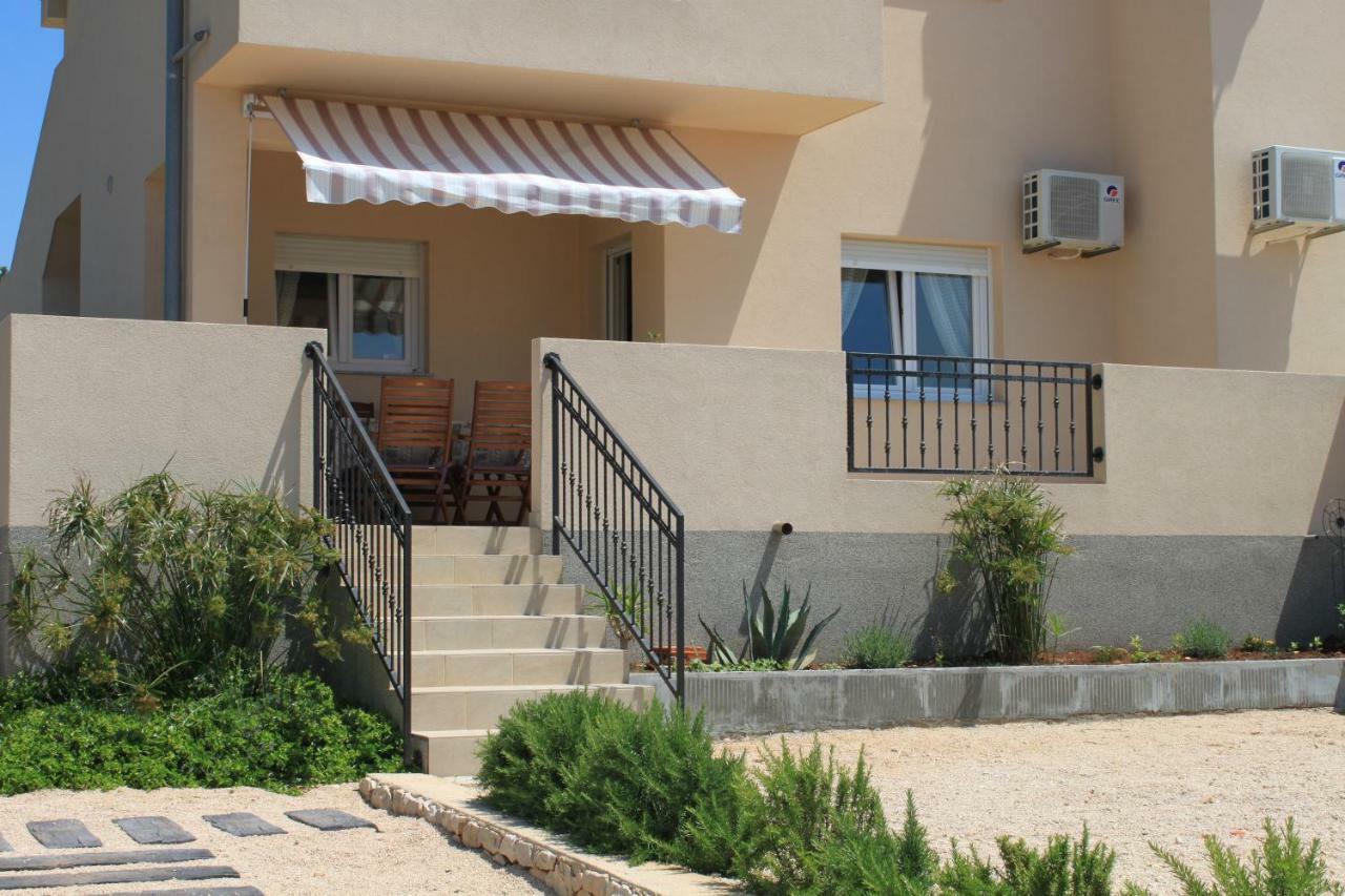 Apartments Karla I Ivano Mandre Exterior foto